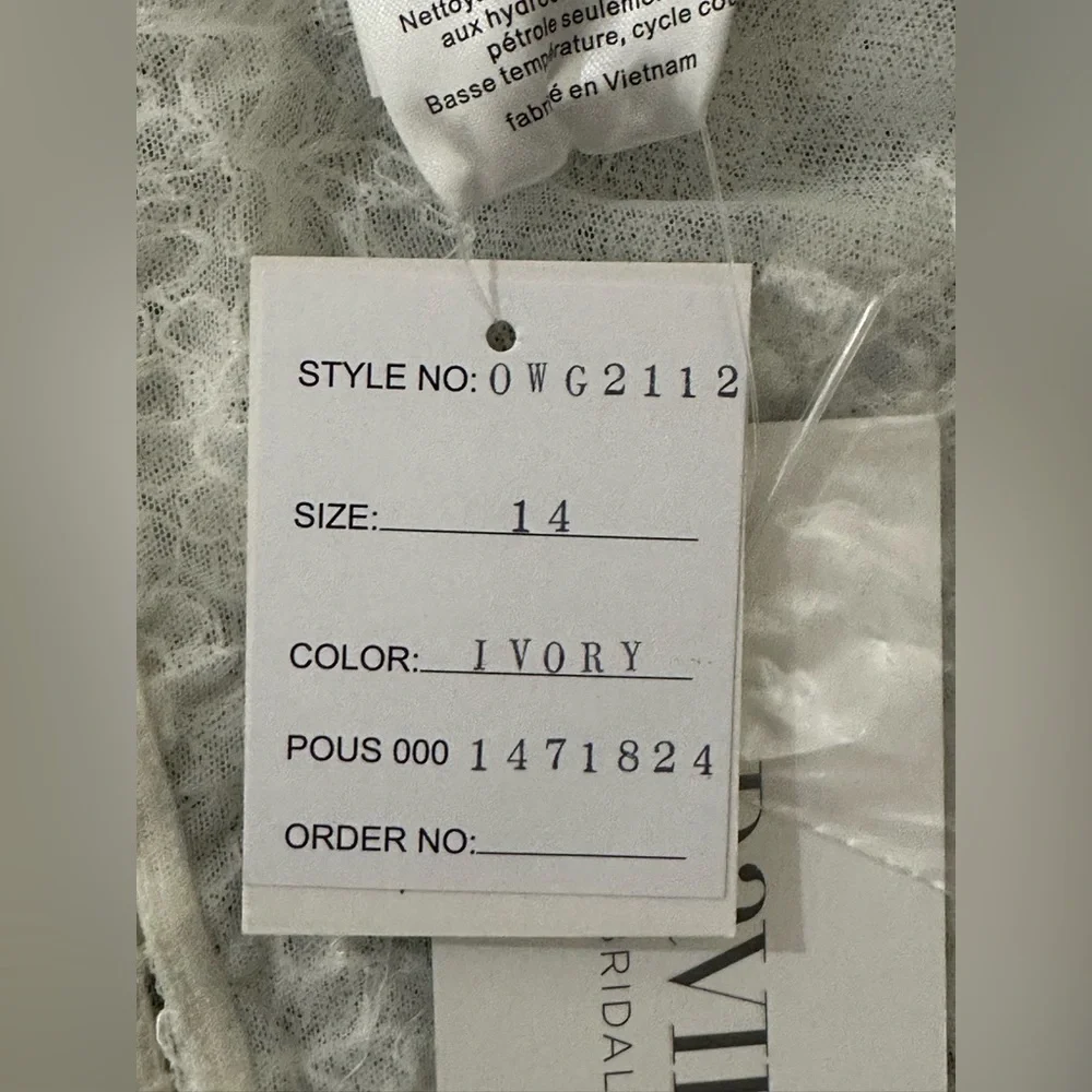 David’s Bridal Ivory Off-the-Shoulder Lace Topper with 3/4 Sleeves - Picture 9 of 10